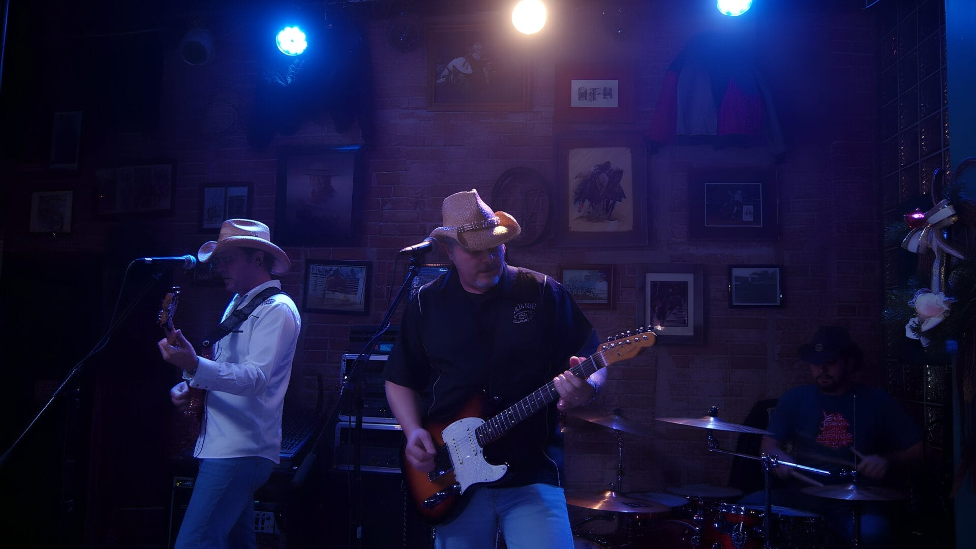 Brian performing live at the Longhorn Saloon with the Eric Johnson Band in 2007